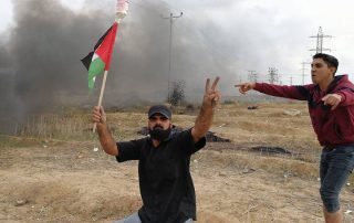  أهالي غزة يشيعون الشهيد المبتور "إبراهيم أبو ثريا"