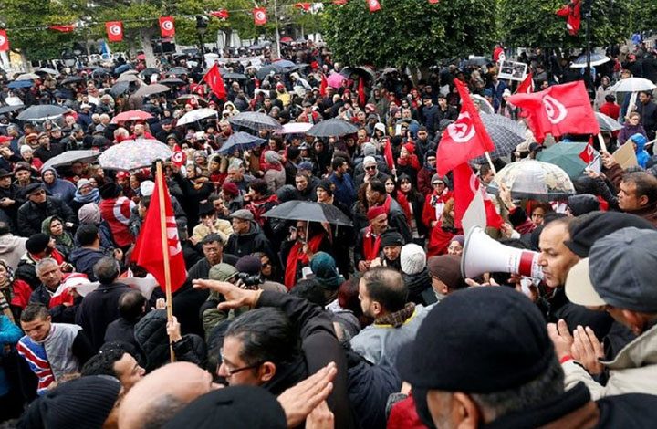 تونس.. احتجاز 800 شخص على خلفية التظاهرات المناهضة لرفع الأسعار في أسبوع