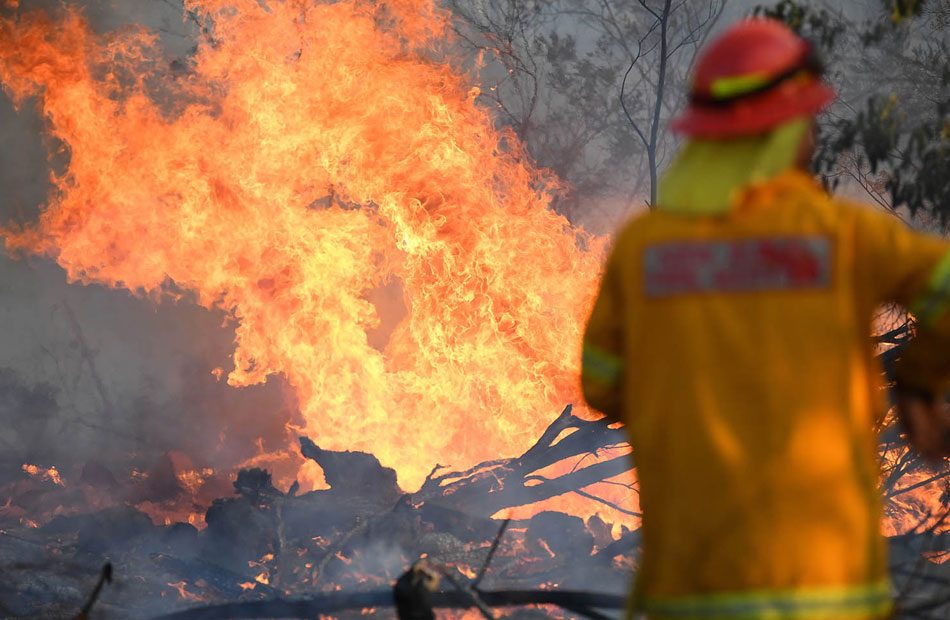 أستراليا-تبدأ-عملية-إغاثة-واسعة-لإنقاذ-آلاف-المحاصرين-بسبب-الحرائق