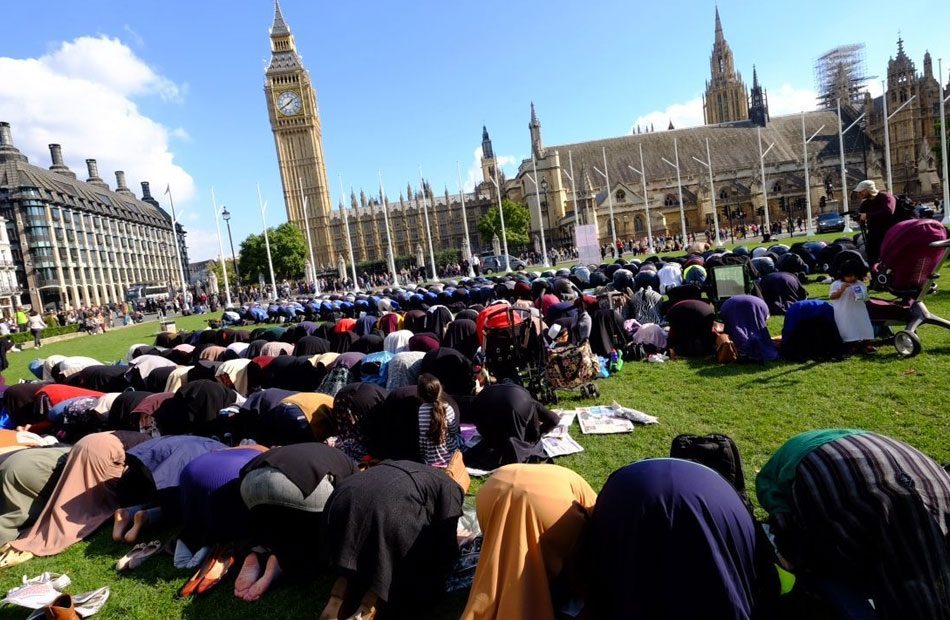 الإسلام-أسرع-الأديان-انتشارًا-في-إنجلترا