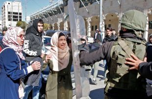 الاحتلال-الإسرائيلي-يعتقل-5-فلسطينيات-من-باحات-المسجد-الأقصى
