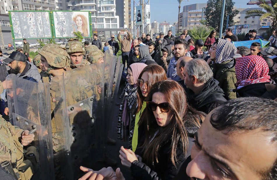 اللبنانيون-في-الشوارع-بسبب-تعثر-تشكيل-حكومة-وتردي-الأوضاع-الاقتصادية