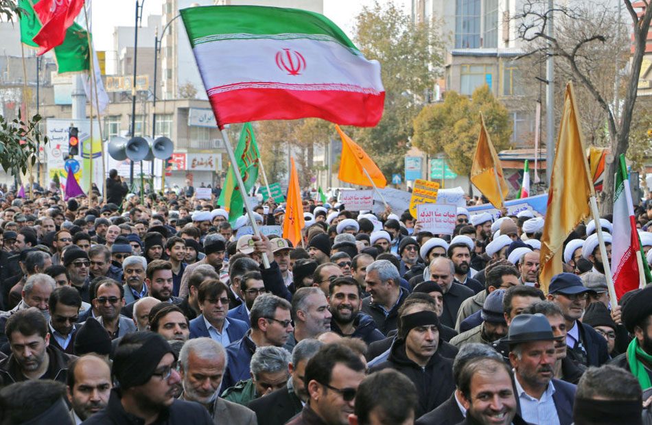 تظاهر-عشرات-الآلاف-في-طهران-احتجاجا-على-الجرائم-الأمريكية
