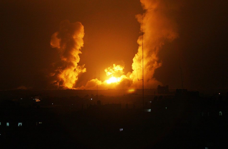 إسرائيل-تقصف-أهدافًا-فلسطينية-جنوبي-غزة