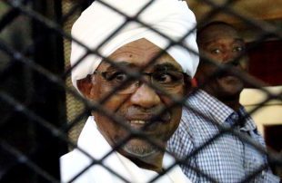 وزير-الإعلام-السوداني-محاكمة-البشير-أمام-الجنائية-الدولية-يحتاج-موافقة-العسكريين-والمدنيين