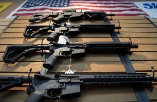 الخوف-من-كورونا-يرفع-مبيعات-الأسلحة-في-أمريكا