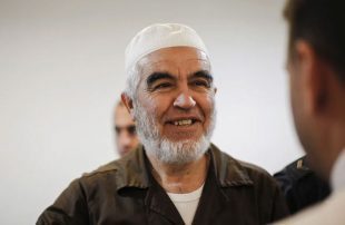 بسبب كورونا.. محكمة إسرائيلية تقبل تأجيل سجن الشيخ رائد صلاح