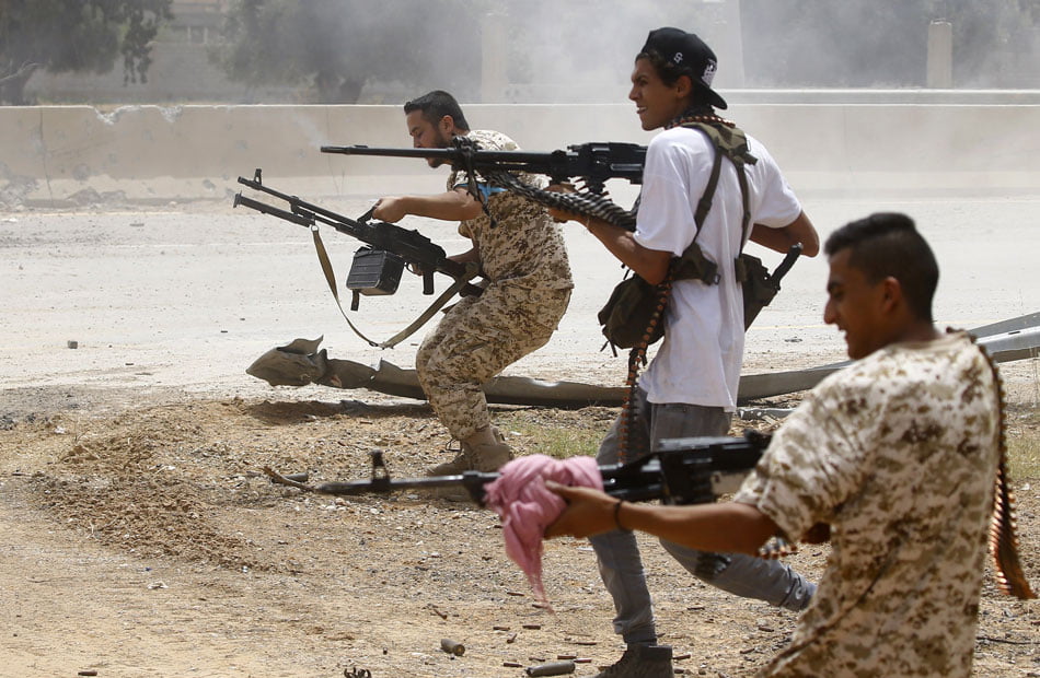 "الوفاق" تلقن حفتر درسًا جديدًا .. تسيطر على معسكري "حمزة" و "اليرموك" جنوبي طرابلس