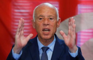 "سعيد" يهدد المتربصين بـ "تونس": من يسعى لإضرام النار في هذا البلد سيحرقه لهيبها