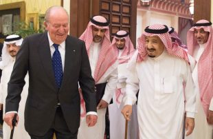 بعد فضيحة سعودية .. ملك إسبانيا السابق خوان كارلوس يغادر البلاد