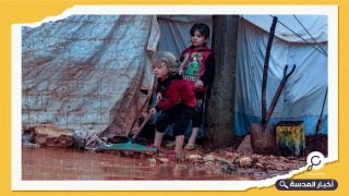 سكان مخيمات شمالي سوريا يطلبون العون بعد غرق خيامهم