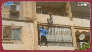 شاب مصري ينقذ مسن هندي اندلع حريق بشقته بالقاهرة