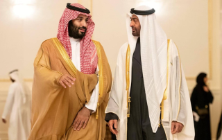 لوموند: صراع متزايد على النفوذ بين محمد بن سلمان ومحمد بن زايد في الشرق الأوسط