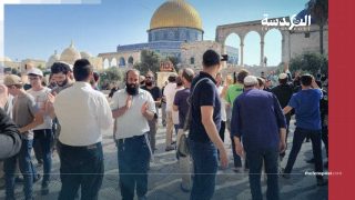 مئات المستوطنين يقتحمون المسجد الأقصى بحماية قوات الاحتلال بالتزامن مع الأعياد اليهودية