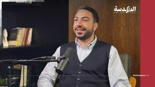 إغلاق حساب باحث مصري على فيسبوك بعد نشر صورة نادرة لمحمود السيسي يثير جدلاً واسعاً